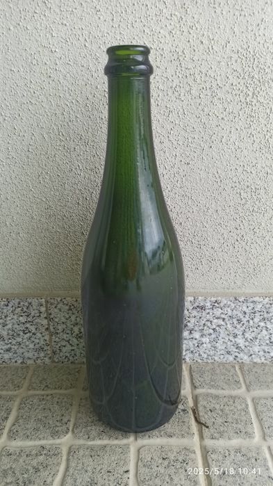 Garrafas de champanhe vazias