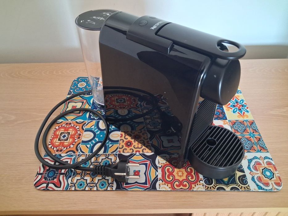 Nespresso Máquina de Café  Essenza Mini Preta