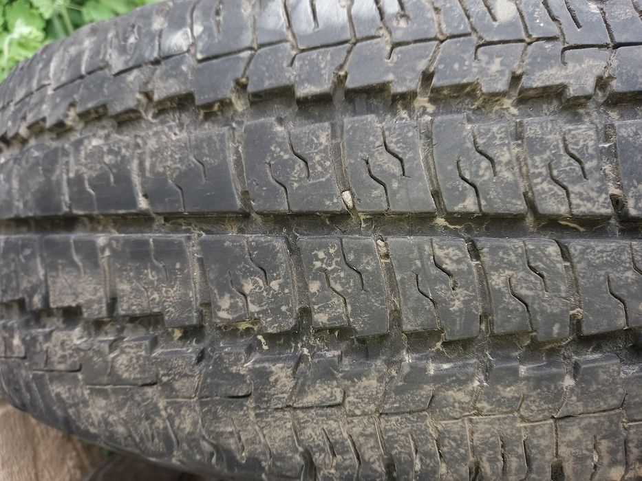 Продам шини р16С 225 65