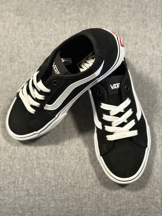 Vans originais pretas e brancas