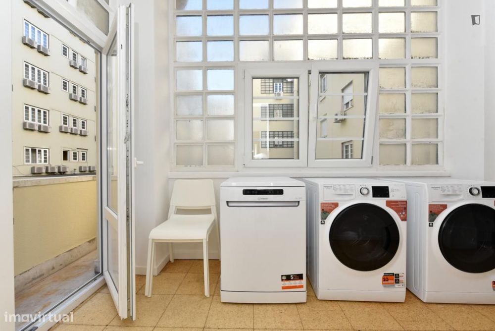 Quarto - localizado em Marquês de Pombal Lisbon