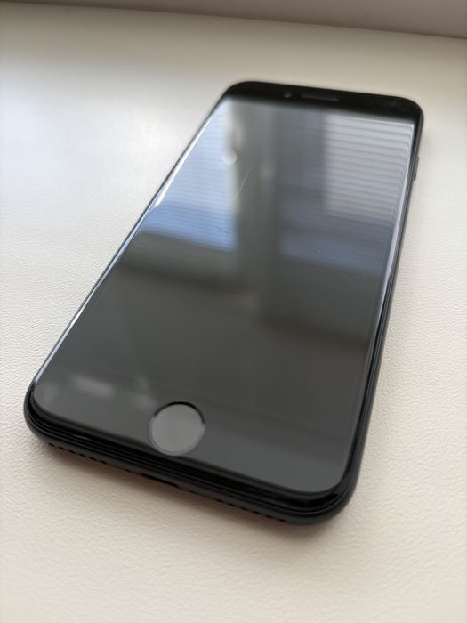 iPhone SE 3 (2022) 64 ГБ