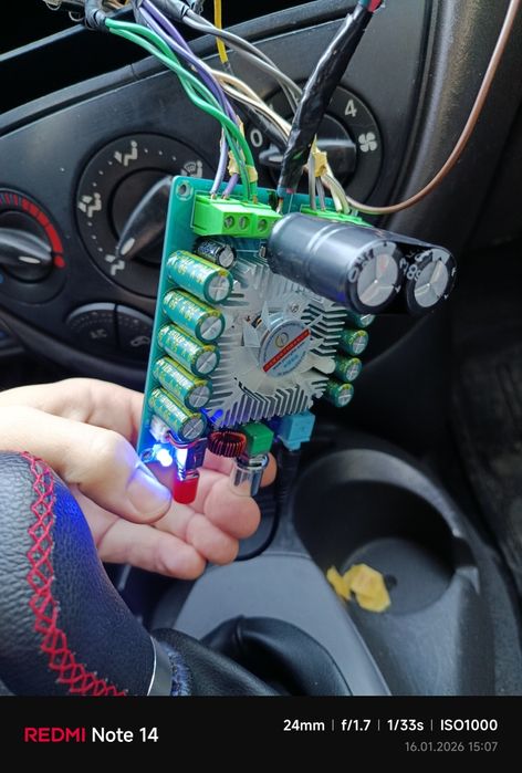 Монітор в авто Карплей або Андроїд Авто з посилювачем звуку