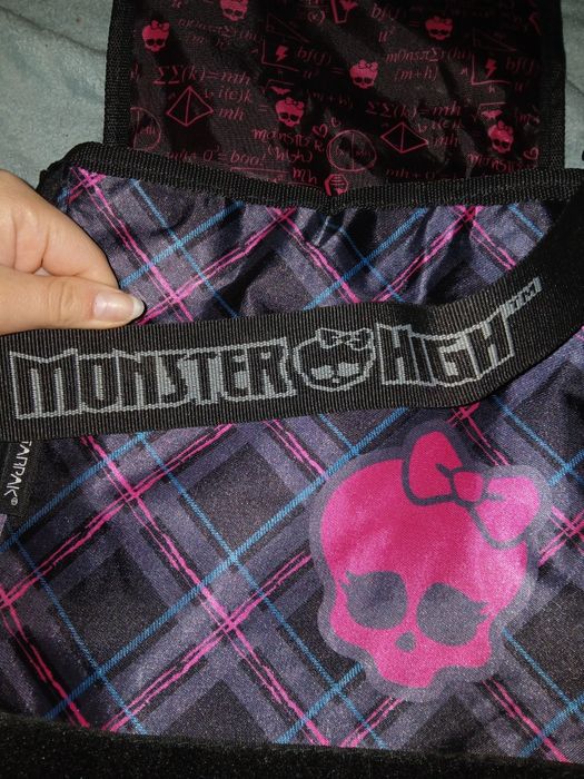 Продам крутую сумку эмо Monster High