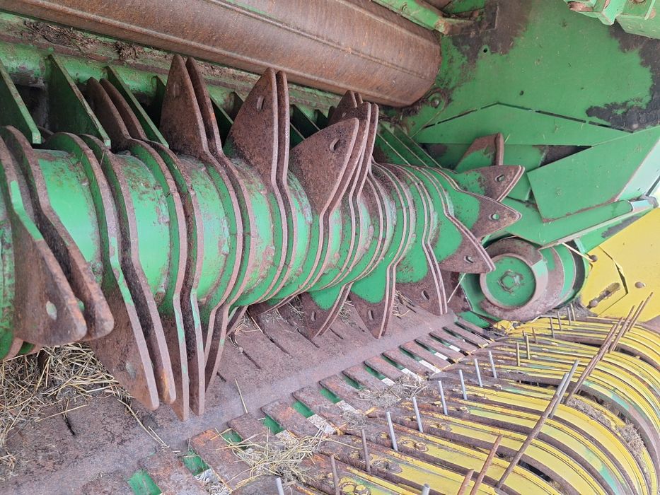 Прес- подборщик Пресс-підбирач John Deere  Claas 
Deere 332, 332а Джон Дір