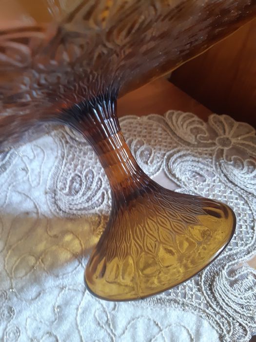 Miodowa Duża patera-tortownica "Migdały "