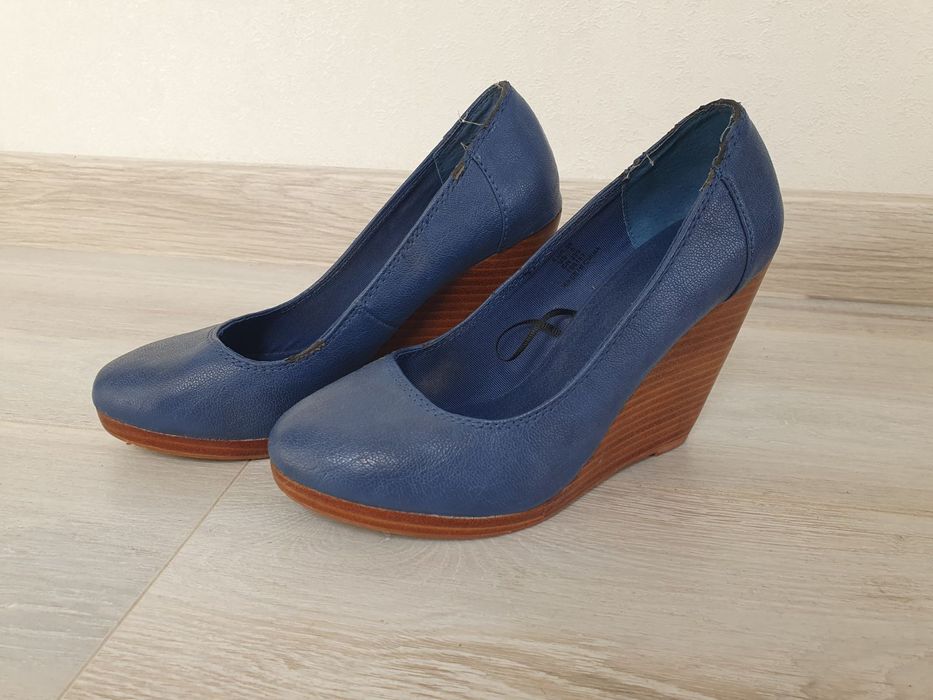 Продам жіночі туфлі 36