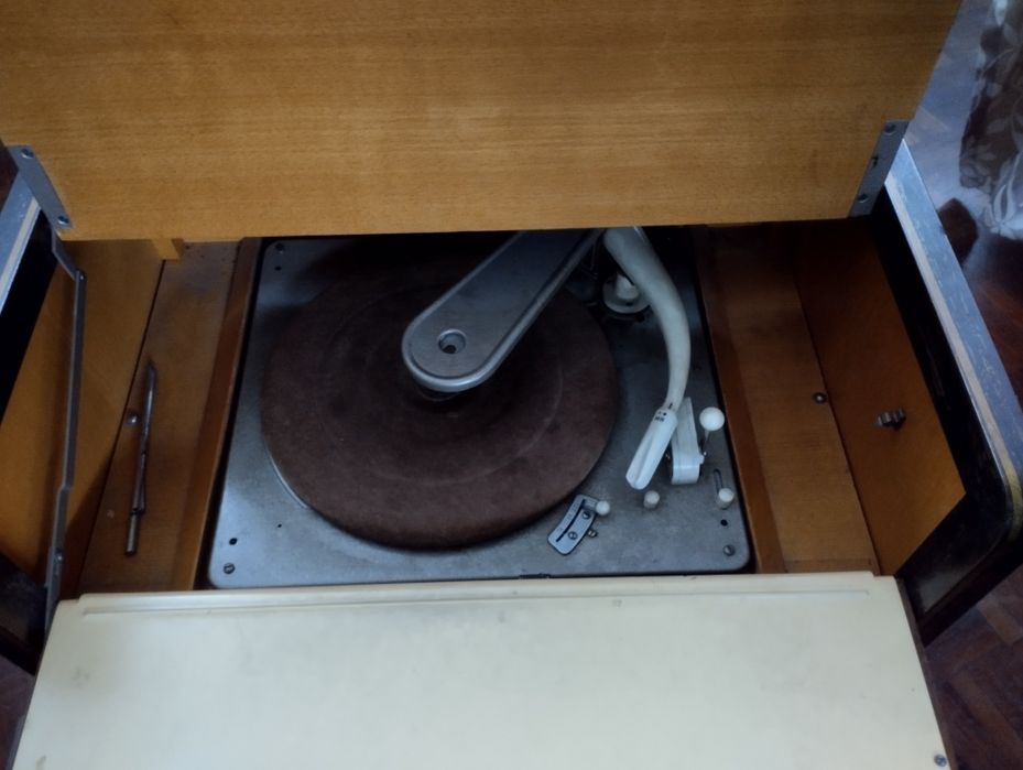 Gira discos e Radio Vintage