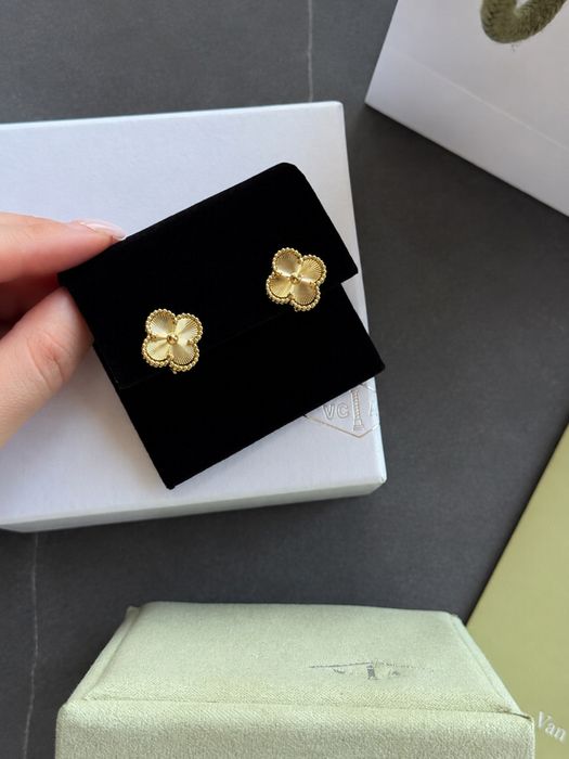 Сережки Van Cleef напилення золота останні