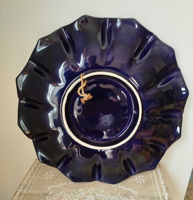 Magnífico Pratão azul cobalto, motivo oriental