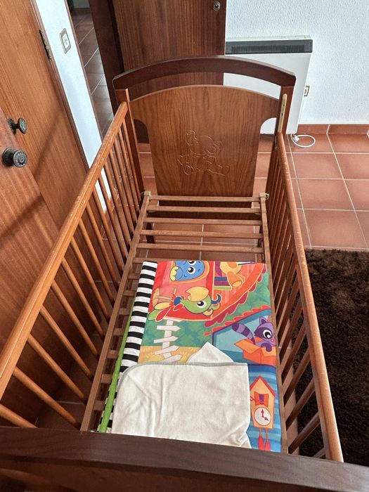 Cama madeira em maciça para bebe em bom estado