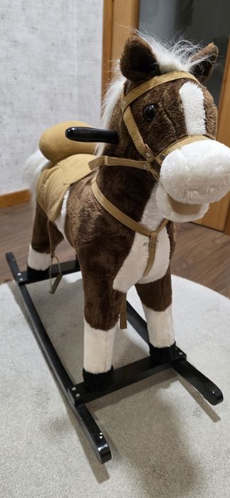 Cavalo de balanço Criança