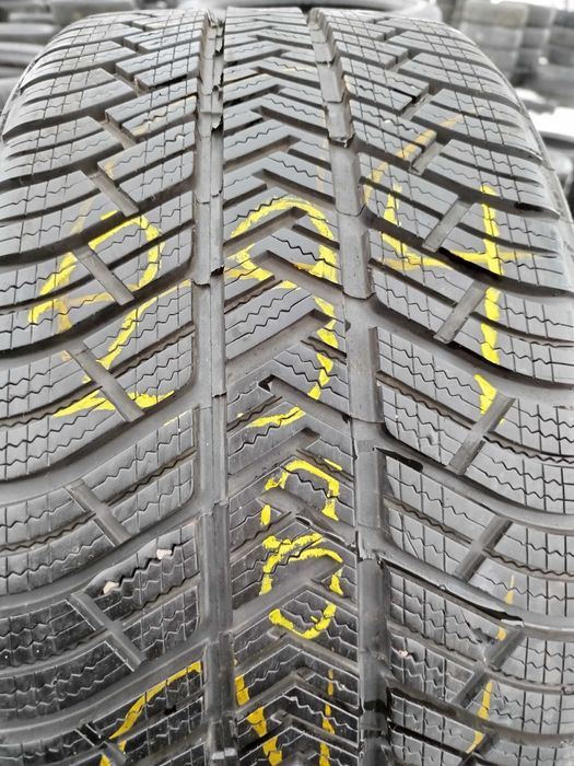 Opona używana 235/40R19 Michelin Pilot Alpin PA4 1szt.