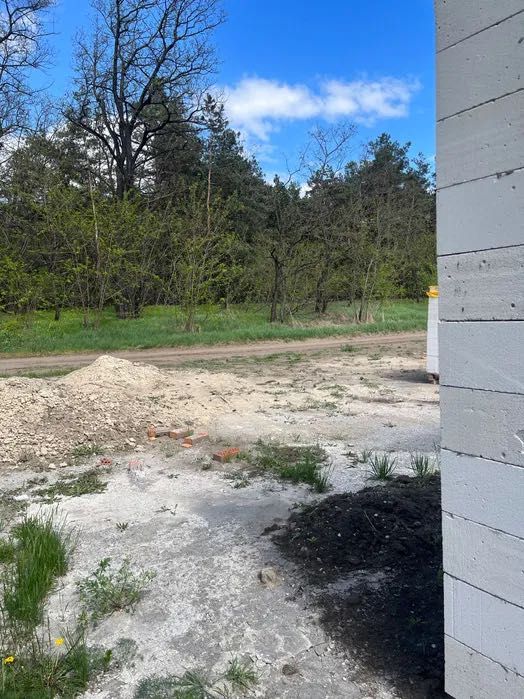 Продаж новобудови з землею біля лісу