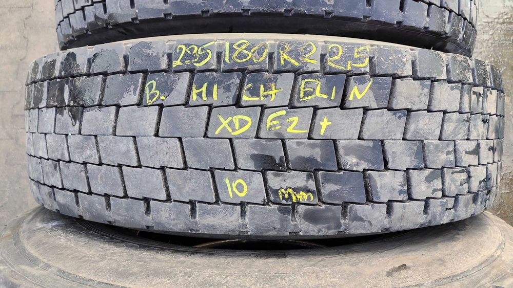 Opony 295/80R22,5 z bieżnikiem MICHELIN XDE2+ 10mm x4