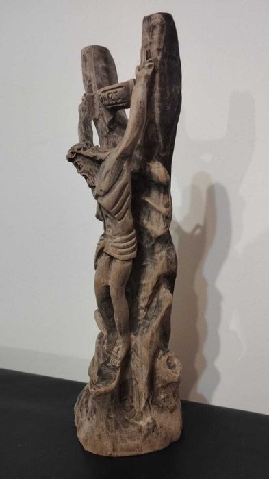 Chrystus na krzyżu - rzeźba drewniana