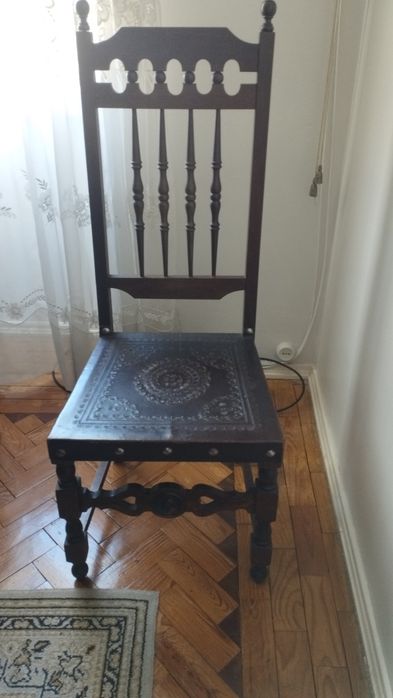 Mesa de sala e cadeiras