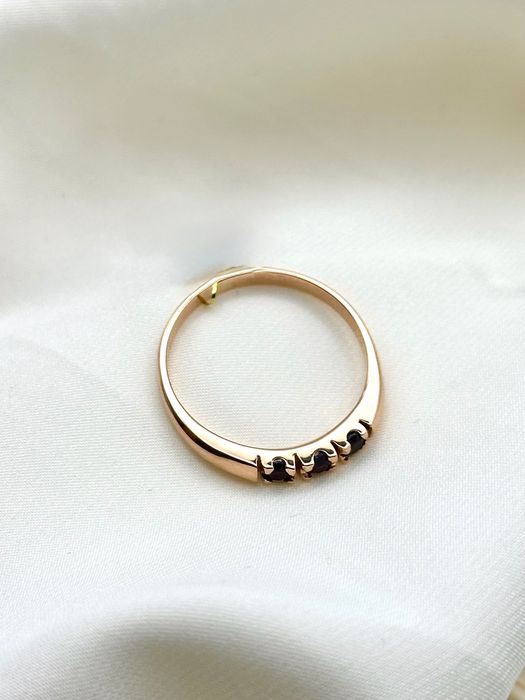Złoty pierścionek 585 z granatami | rozmiar 25 | 3,26 g | BIGDIAMOND