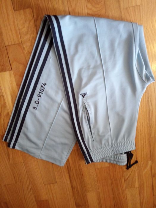 Calças Adidas azul claro julgo que unisexo