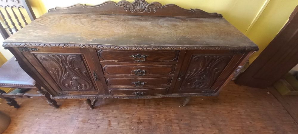 Movel de sala com 2 portas e 4 gavetas