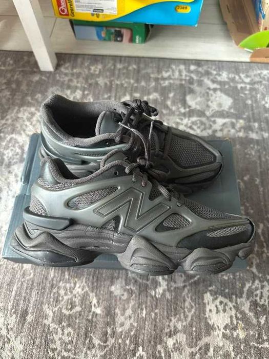 New Balance 9060 w pięknej czarnej kolorystyce rozmiar 38.5