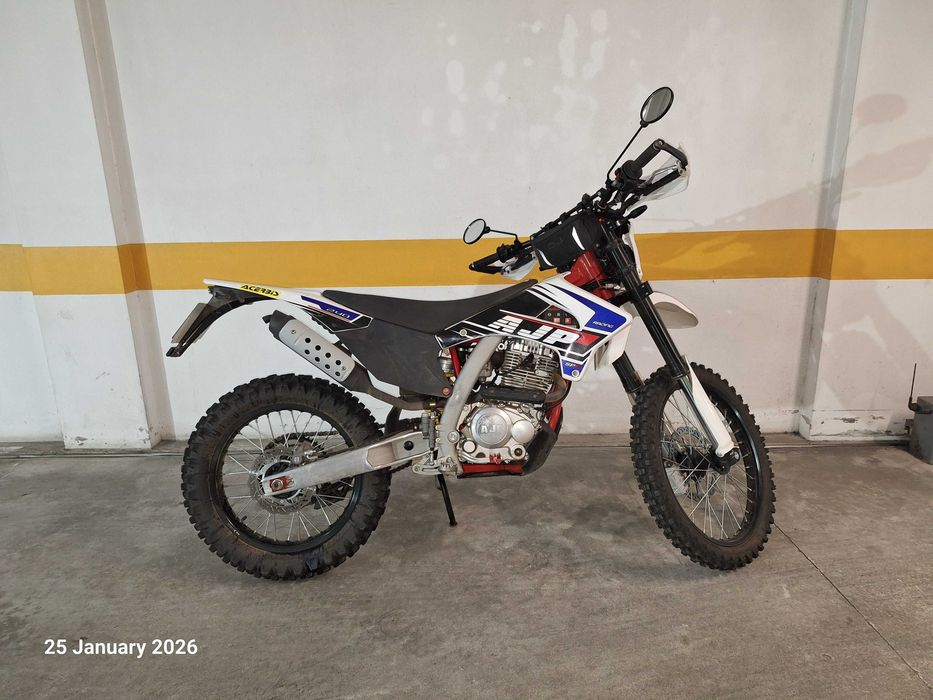 AJP SPR 240, 2024, 1800km, impecável, vários extras