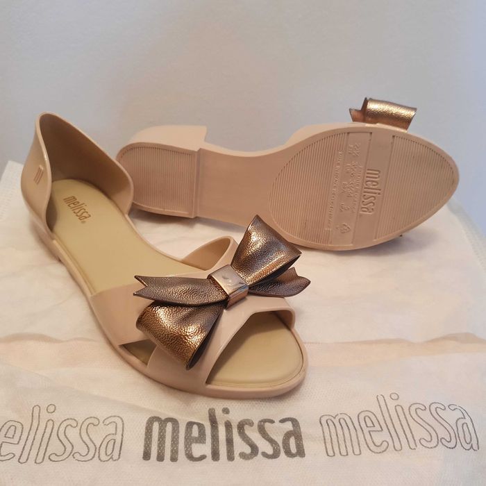 Meliski baleriny beżowe ze złotą kokardą
