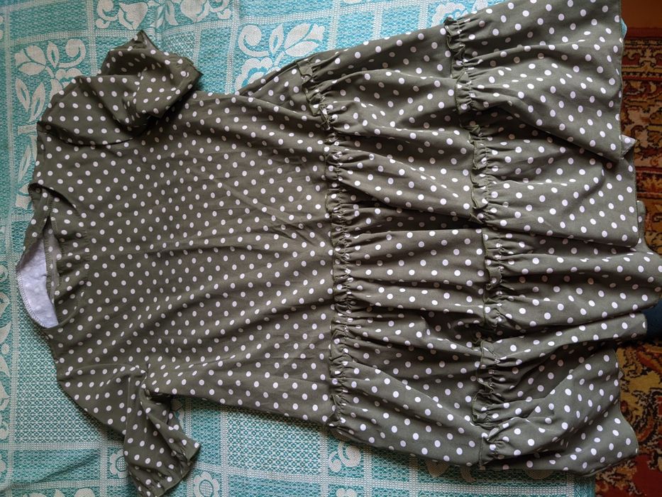 Речі пакетом джинси, шорти, бріджи, плаття.