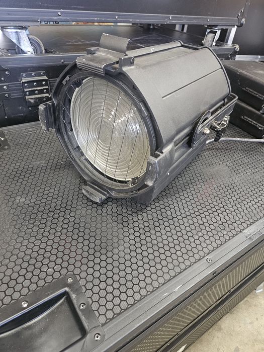 Reflektor sceniczny/Spot, Fresnel Flash 1000W,  lampa w zestawie z żar