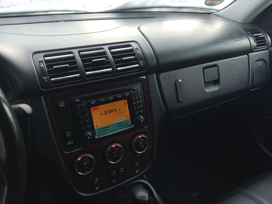 Samochód Mercedes ML 163