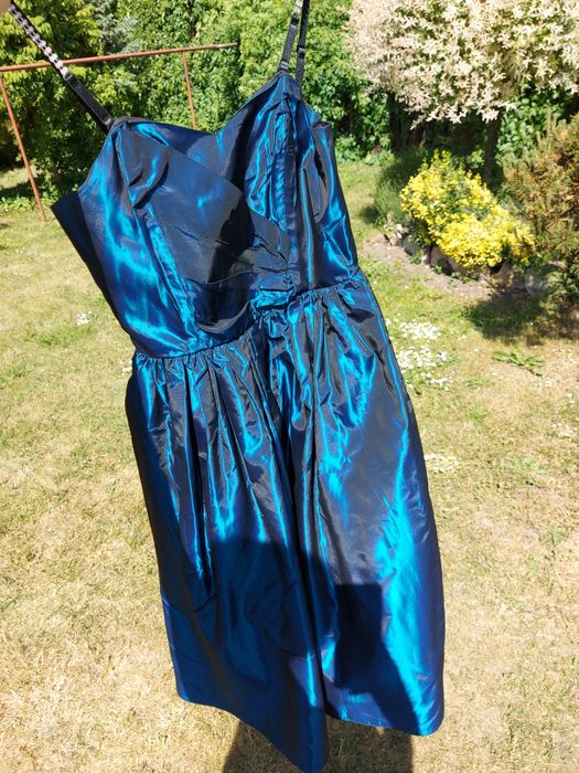 Sukienka na ramiączkach okazyjna midi