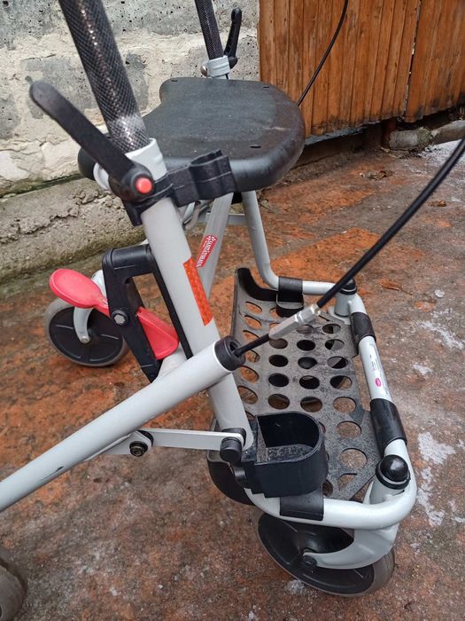 Ходунки для людей похилого віку та інвалідів.