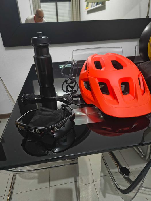 Capacete e outros para bicicleta