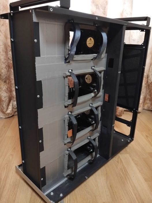 Корпус Donnager на 8 відеокарт з кожухом