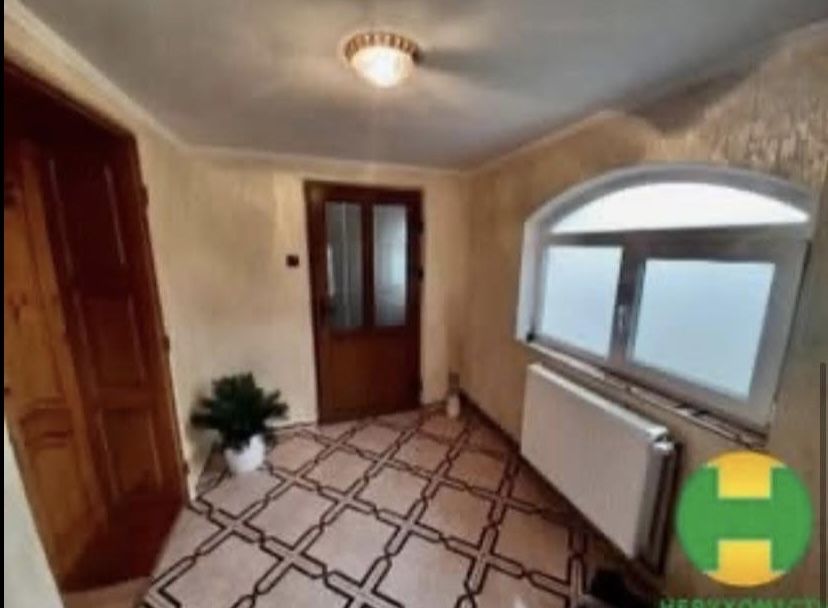 Продається 2-поверховий будинок