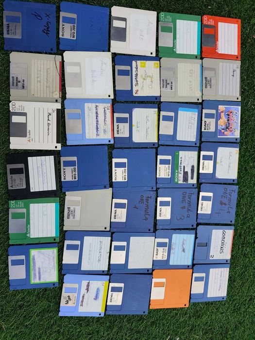 60 Dyskietek Amiga 3,5