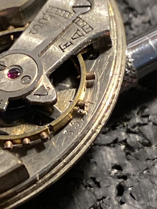 Mechanizm werk omega zegarek pasówka cal. 35,5L