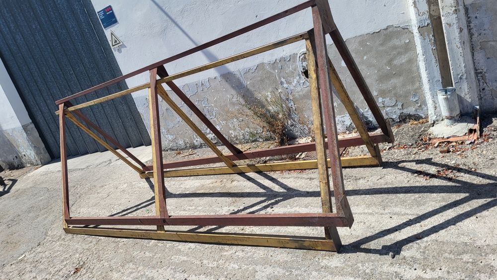 Estrutura empilhável para paletes
