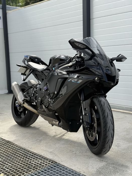 Yamaha R1 2023.