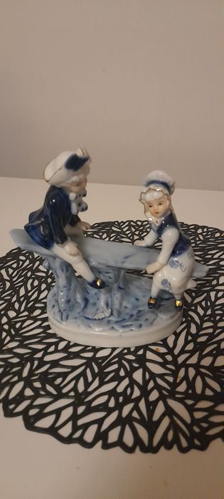 Figurka cdc rokoko,  para na huśtawce