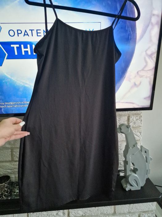 Mała czarna krótka M