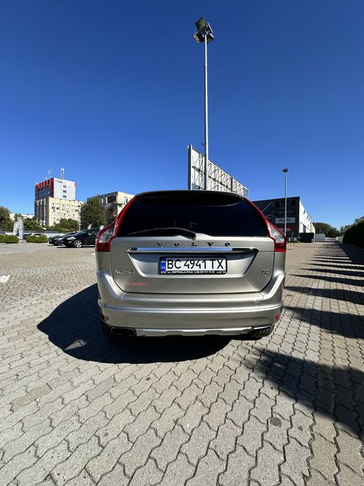 Volvo XC60 2.0 бензин 2014 рік