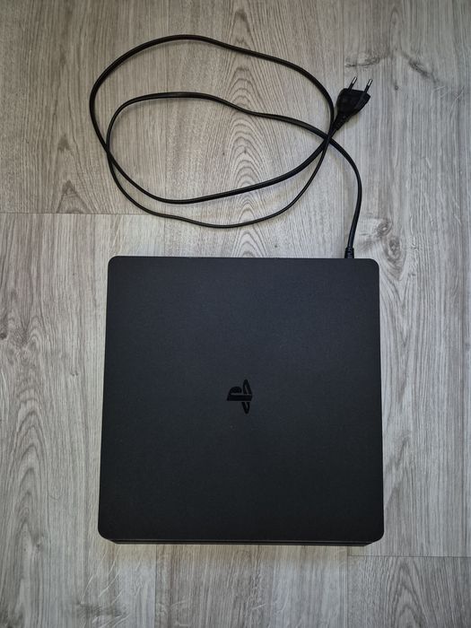 Ps4 + 3 gry -  dobry stan