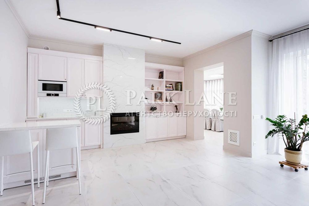 Продаж якісного будинку з просторою територією в Лісниках