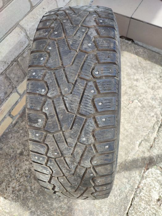 Автомобільні шини Pirelli Ice Zero 215/65 R16