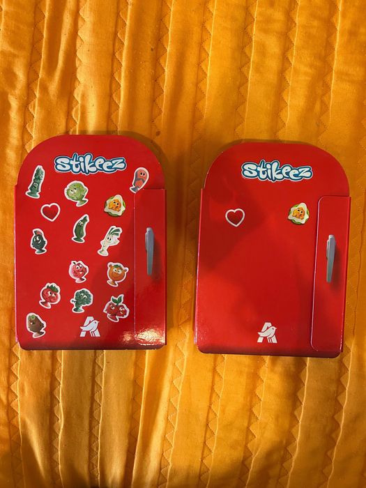Duas Coleções bonecos stikeez