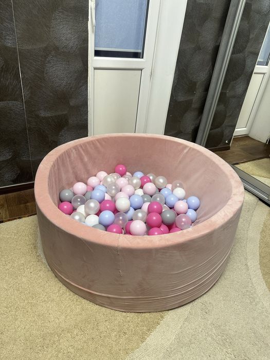 Сухий басейн з кульками