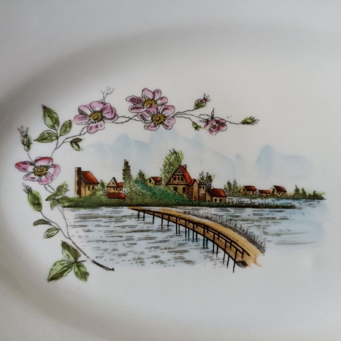 Travessa oval Vista Alegre 1922/47 motivo Paizagem