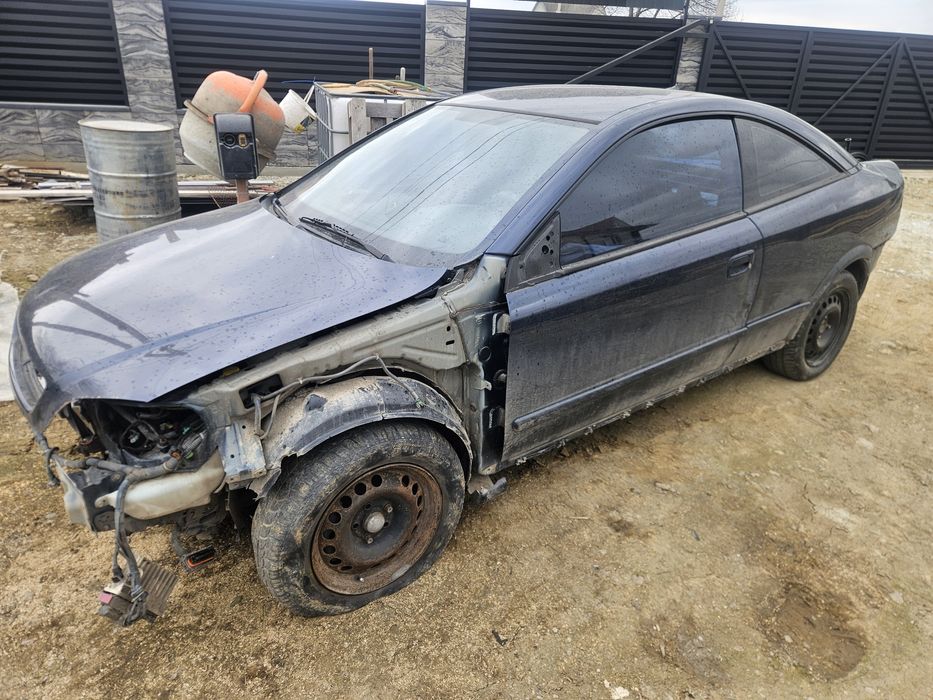 Розбирається Опель Астра Г Ж купе Бертон 2.2 бензин механіка Z22SE