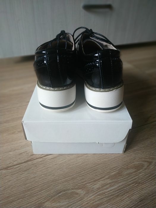 Туфлі класичні, черевики оксфорди